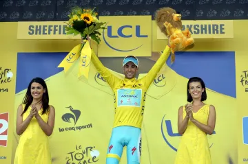 Vincenzo Nibali v žlutém dresu na Tour de France