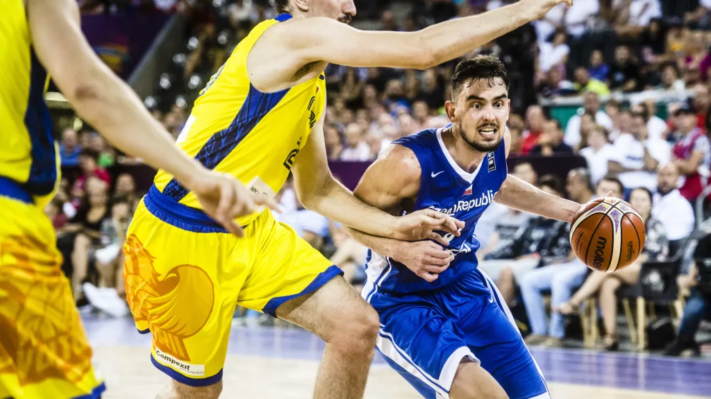 Tomáš Satoranský v utkání s Rumunskem