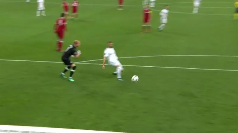 Gól v utkání Real – Liverpool: Benzema – 1:0 (51. min.)