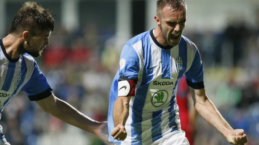 Gólová radost Jasmina Ščuka (vpravo)