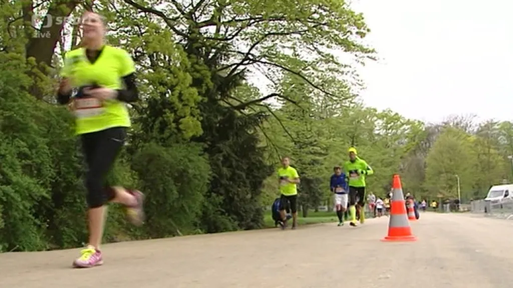 Ve Stromovce se poprvé běžela Pražská štafeta