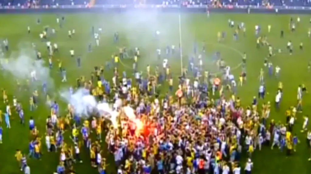 Řádění fanoušků v Turecku