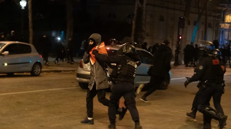 Nepokoje v ulicích Paříže