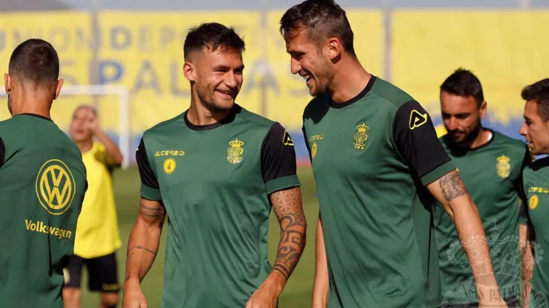 Tomáš Pekhart (vpravo) během tréniku Las Palmas