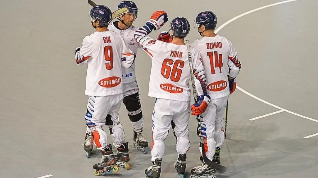 Čeští inline hokejisté se radují z gólu