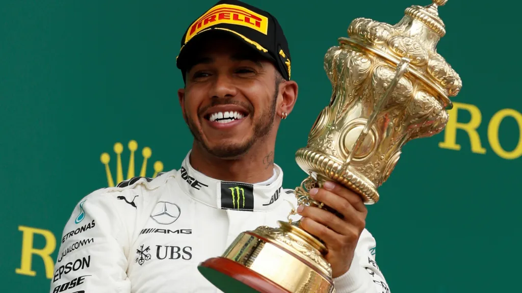 Lewis Hamilton po vítězství v Silverstone