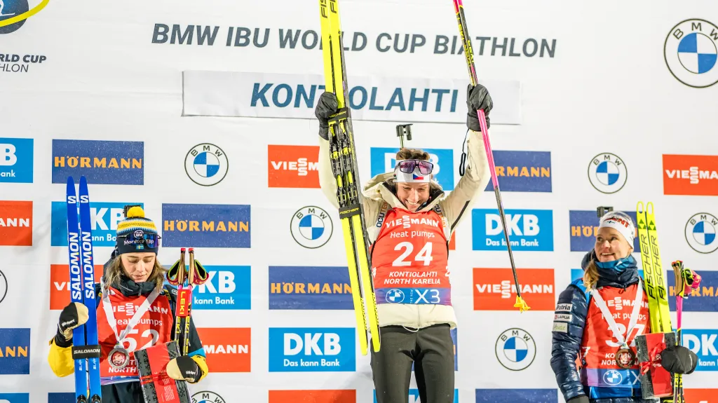 Markéta Davidová (uprostřed)