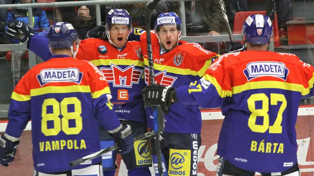 Radující se hokejisté Českých Budějovic