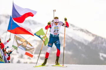Biatlonisté jedou stíhačku, ženy čeká štafeta