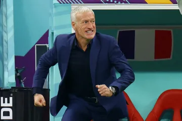 Trenér Didier Deschamps oslavuje gól Francie