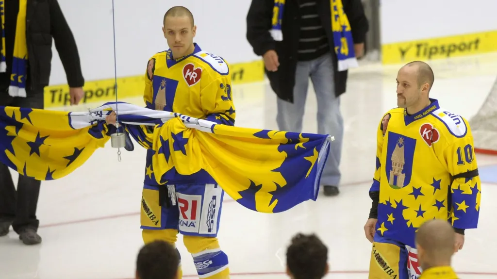 Bratři Karla Rachůnka na vzpomínkovém hokejovém zápase
