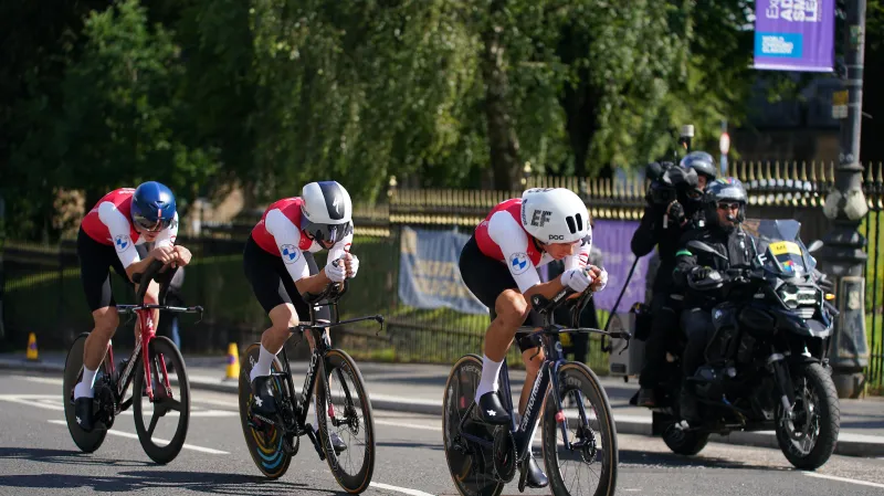 Závěr časovky smíšených družstev na MS