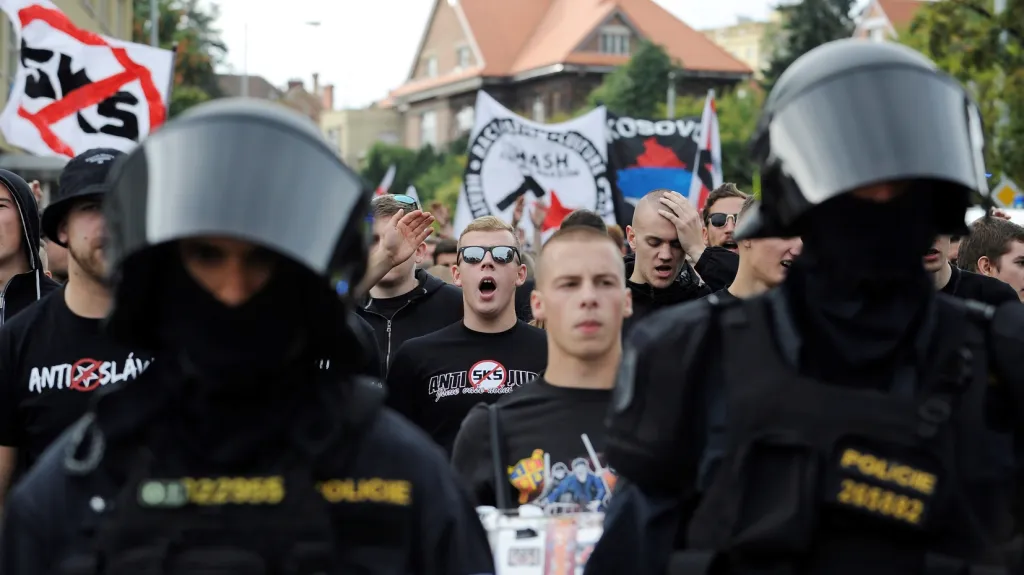 Fanoušci Sparty pochodovali z Letné do Vršovic