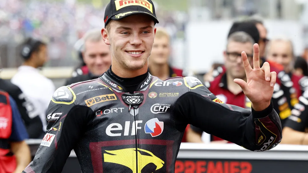 Filip Salač se raduje z třetího místa ve Velké ceně Japonska v kategorii Moto2