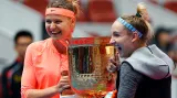 Šafářová a Matteková-Sandsová s trofejí po triumfu v Pekingu