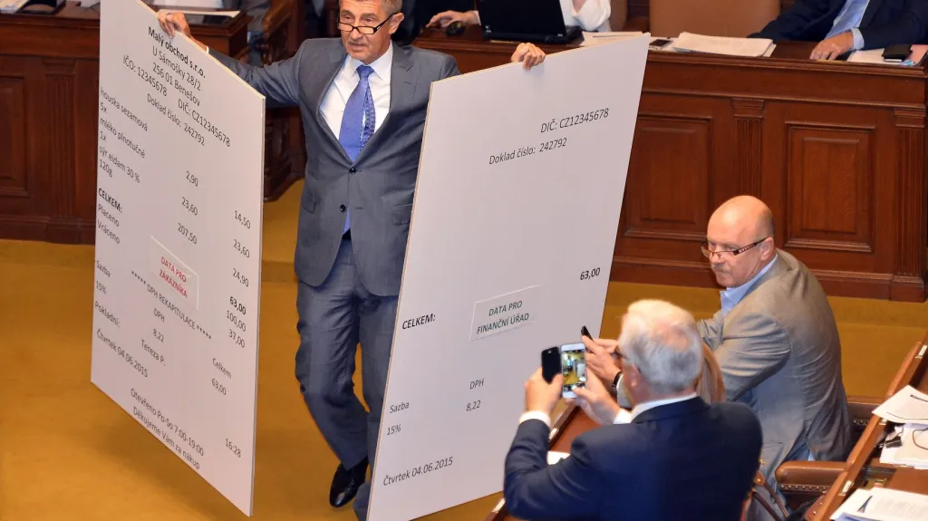 Evidence tržeb dostala ve sněmovně šanci