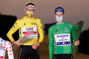 Vítěz Tour de France Tadej Pogačar a nejlepší sprinter Sam Bennett