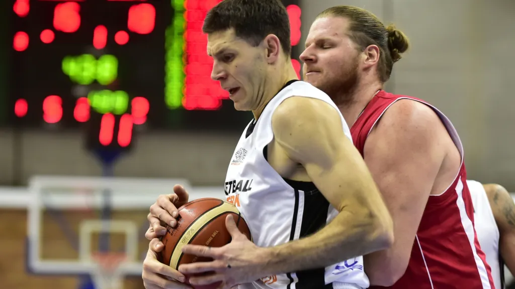 Petr Benda v dresu Nymburku