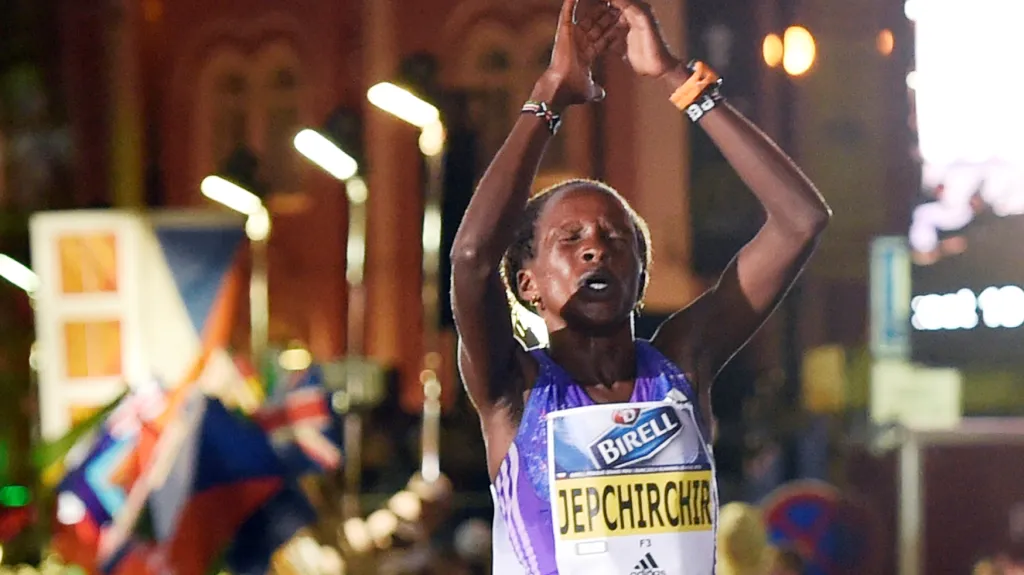 Peres Jepchirchirová slaví vítězství na pražské Grand Prix