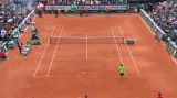Průběh finále Roland Garros narušil fanoušek se světlicí - Nadal děkoval bodyguardovi