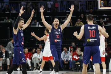 Srbská radost z vítězného koše Nikoly Kaliniče