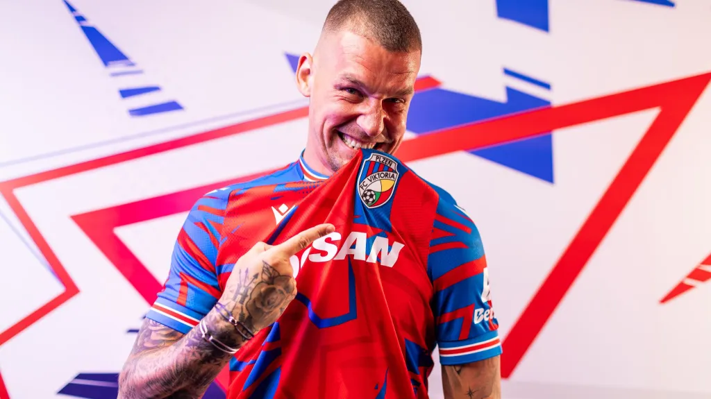 Lukáš Hejda při představování nových dresů Viktorie Plzeň