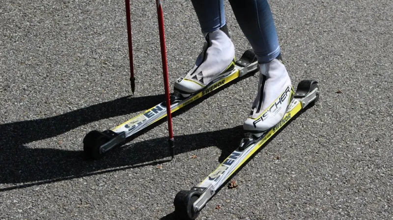 Kolečkové lyže na klasiku, na kterých trénuje Barbora Havlíčková