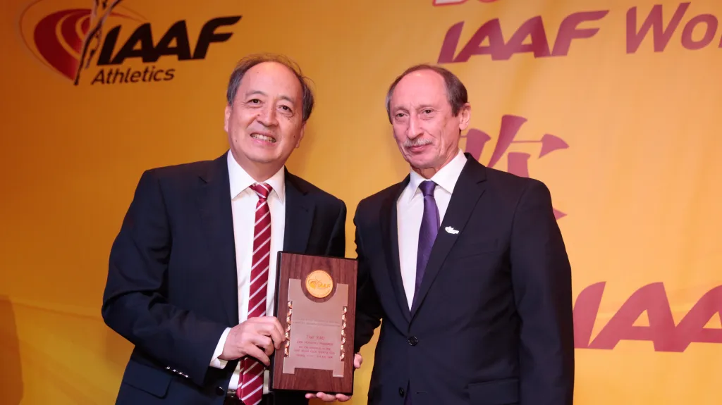 Valentin Balachničev (vpravo) a Xiao Tian, zástupce čínského ministra sportu