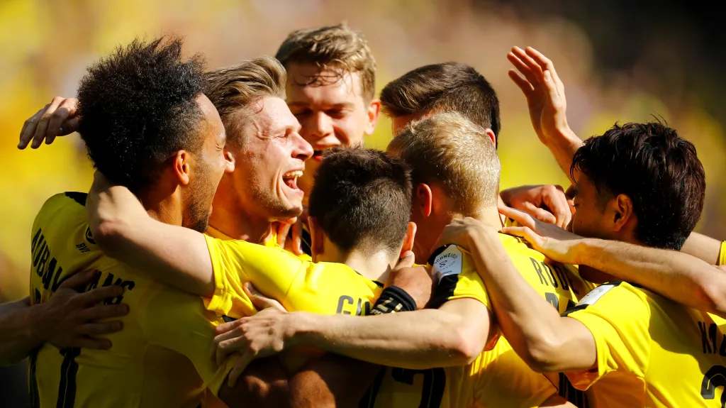 Slavící hráči Dortmundu