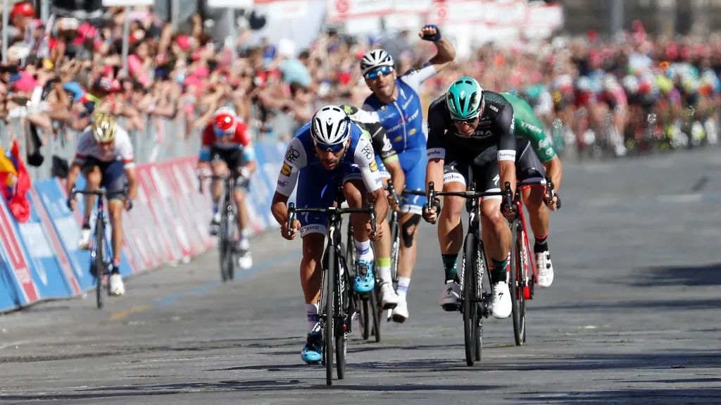 Fernando Gaviria v cíli třetí etapy Gira