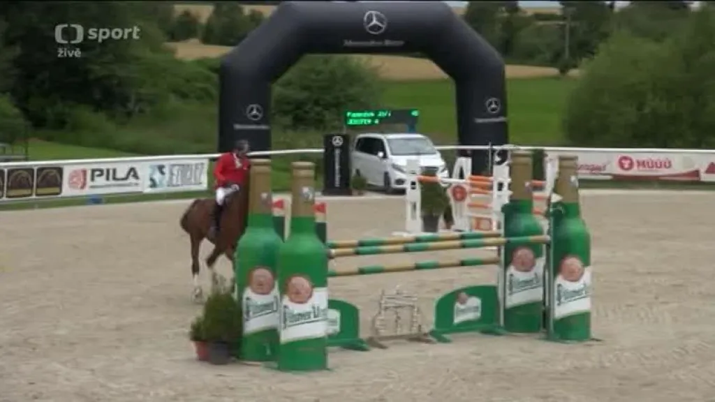 Opatrný obhajuje v Martinicích titul v parkurovém skákání