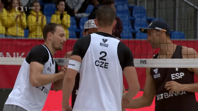 Perušič se Schweinerem postoupili v Ostravě do čtvrtfinále