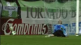Obrovská Nešporova šance po Štajnerově centru (64. min.)