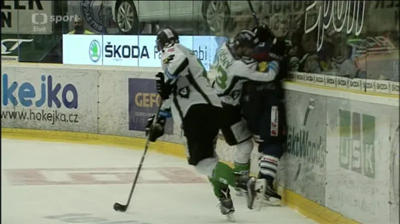 Moment utkání Mladá Boleslav - Liberec: Faul Kučného na Řepíka