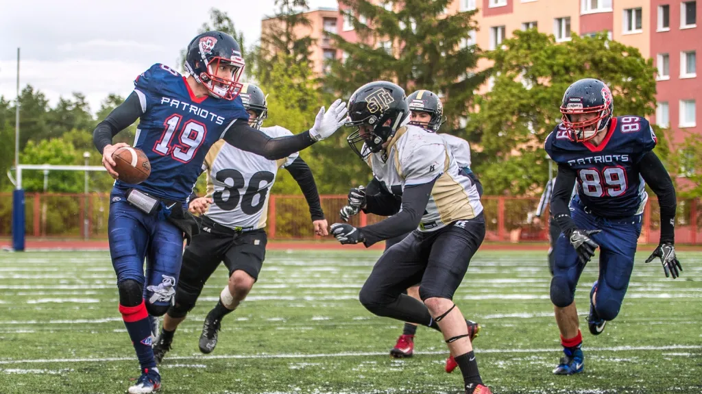 Kroupy přerušily zápas v Plzni na dvě hodiny, výhru v závěru vydřeli Patriots