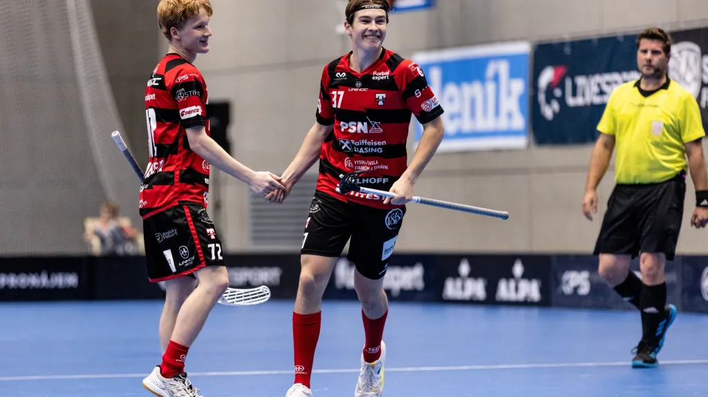 Florbalisté Střešovic se radují z gólu