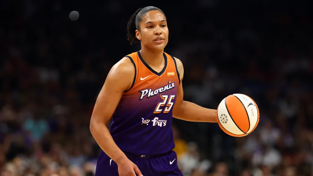 Alyssa Thomasová v utkání Phoenixu s Indianou