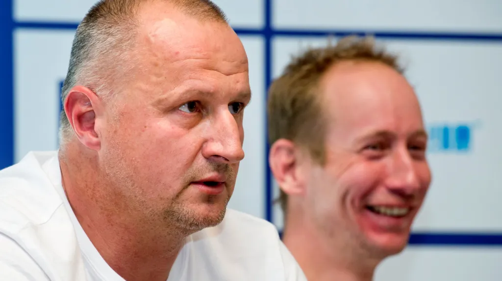 Trenér mužské reprezentace v běhu na lyžích Lukáš Krejčí (vlevo) a Lukáš Bauer