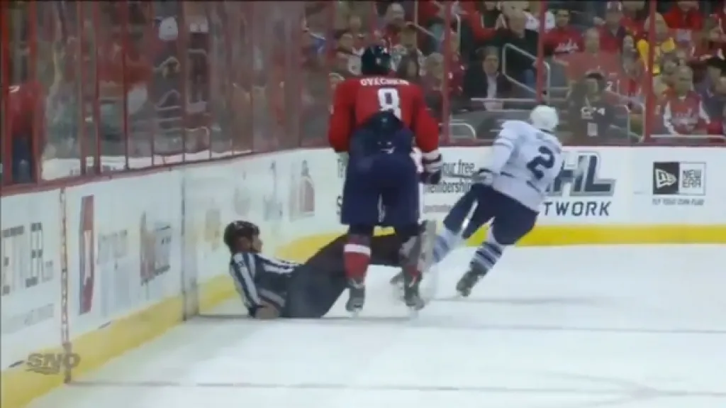 Ovečkin "zboural" rozhodčího
