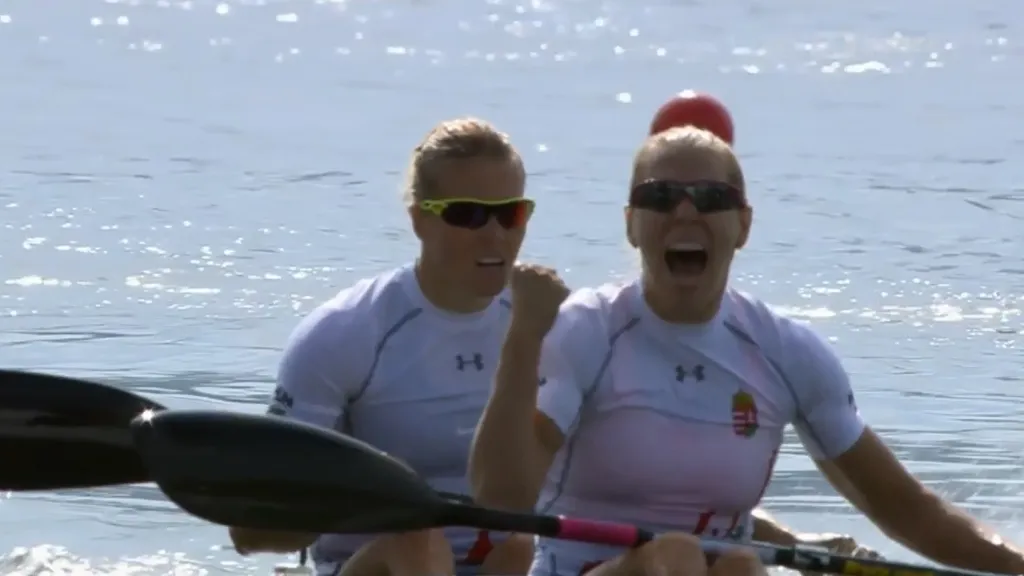 Na 200 m kralovala Carringtonová, deblkajakům Maďarky