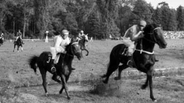 Železník s Josefem Váňou v sedle (vlevo)