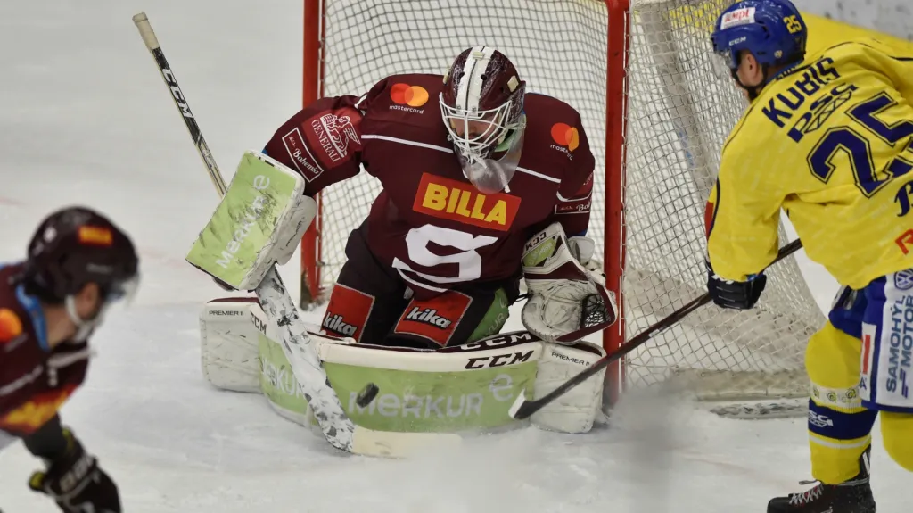 Brankář Sparty Matěj Machovský v utkání proti Zlínu