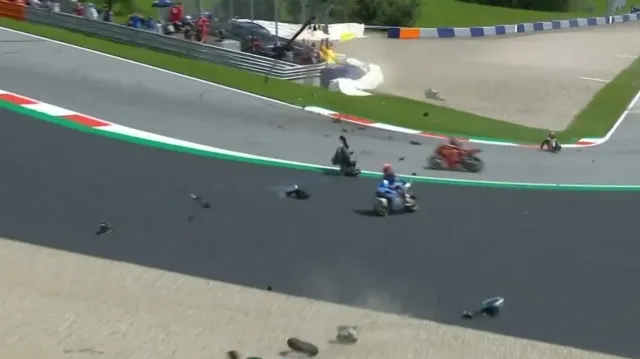Závod MotoGP v Rakousku poznamenala nehoda Zarca s Morbidellim