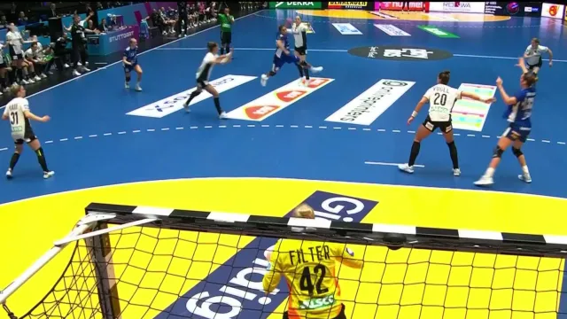 Němky si připsaly do tabulky první výhru 32:25