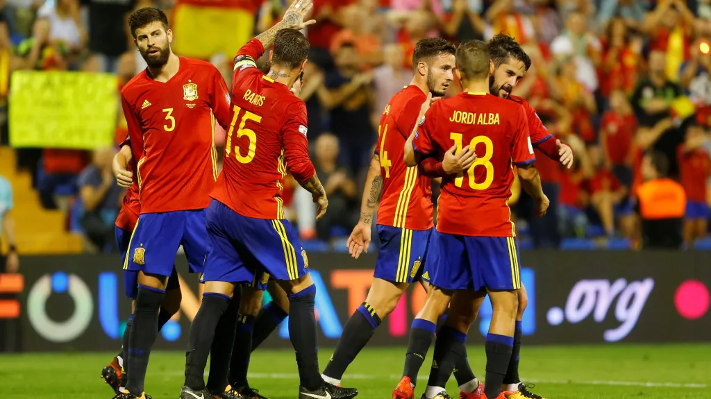Fotbalisté Španělska se radují z gólu