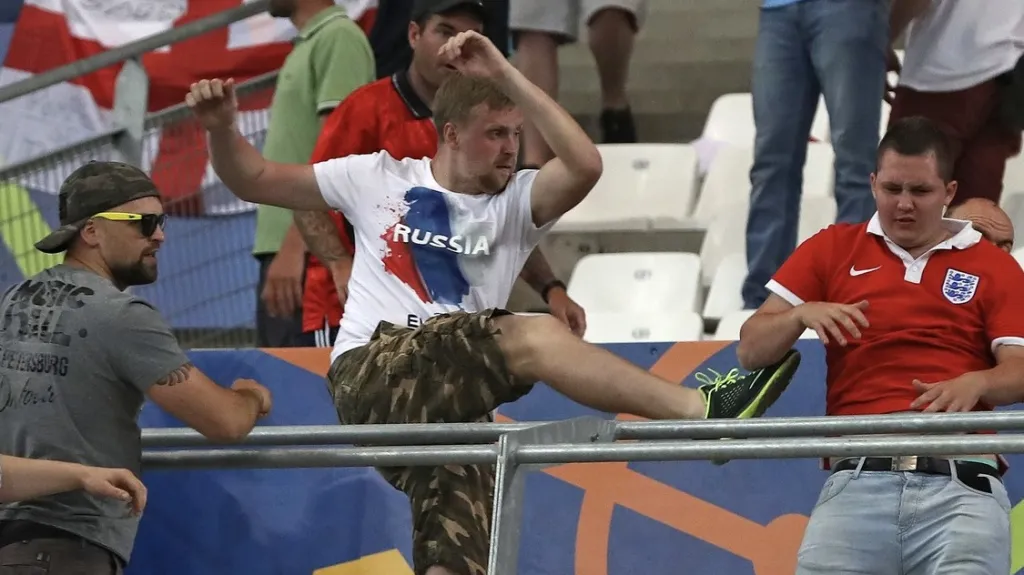 Střet fotbalových fanoušků