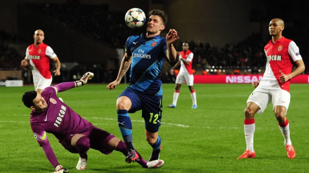 Olivier Giroud krátce před vstřelením gólu do sítě Monaka