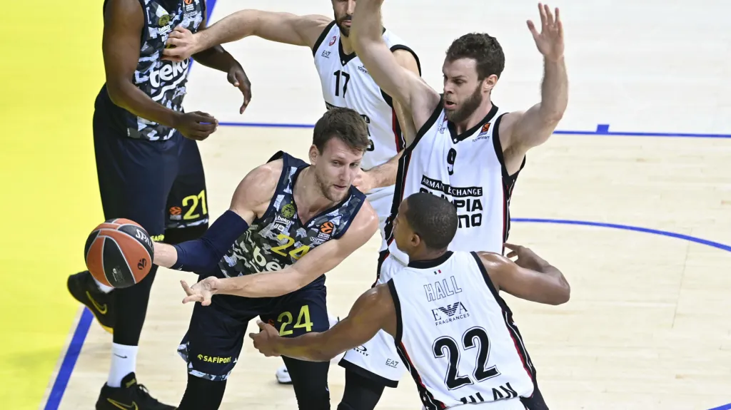 Jan Veselý z Fenerbahce Istanbul v akci