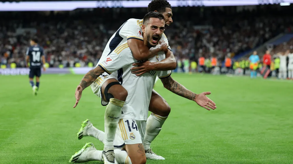 Joselu slaví gól s Judem Bellinghamem