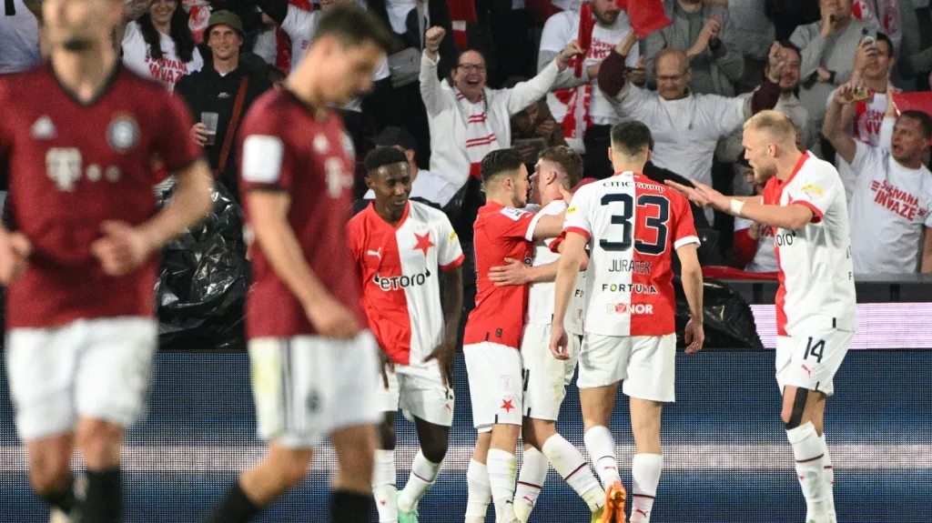Slávisté se radují v utkání proti Spartě